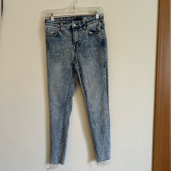 True Religion JENNIE MID RISE CURVY SKINNY
JEAN Raw Hem - Picture 1 of 9